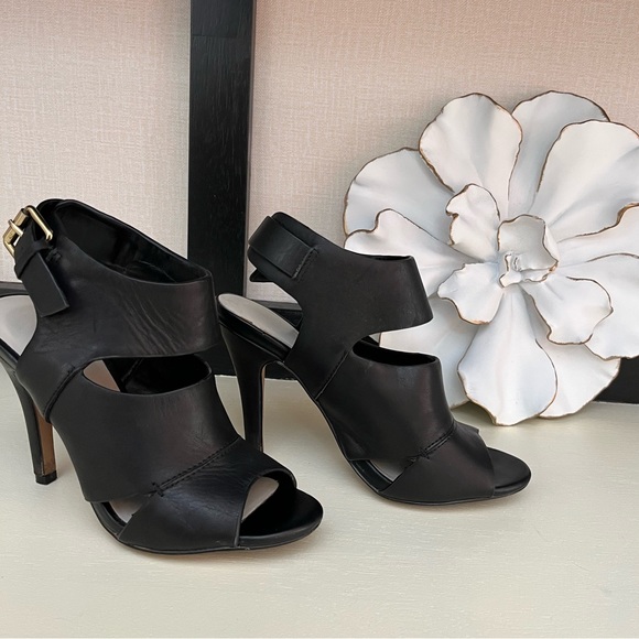 Petite Heels -Size 5 - Picture 3 of 4